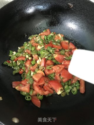 番茄炒辣椒的做法步骤：6