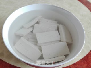 肉末豆腐煎鸡蛋的做法步骤：1