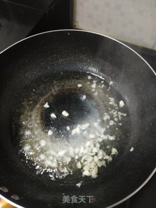 简单易学的蒜蓉炒空心菜的做法步骤：2