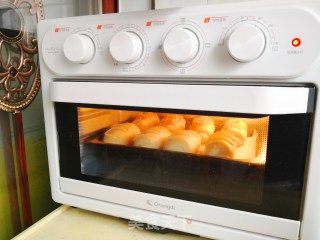 好吃的肉松面包的做法步骤：10