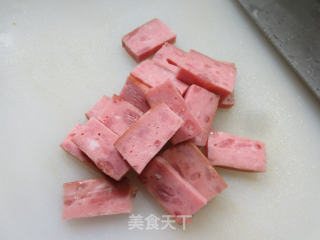 黑木耳烤火腿炒花菜的做法步骤：2