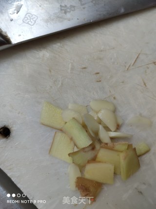 猪肉炒包菜的做法步骤：2