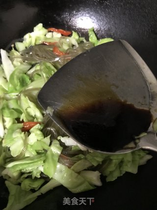 包菜炒红薯粉丝的做法步骤：8