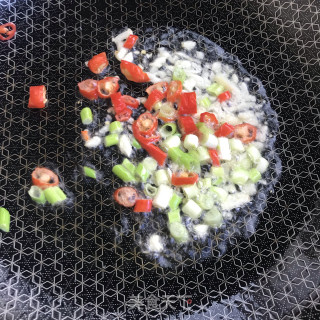 茭白炒羊肚菌的做法步骤：6
