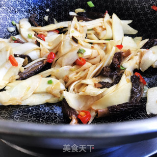 茭白炒羊肚菌的做法步骤：9