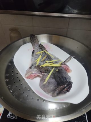 清蒸珍珠斑的做法步骤：2