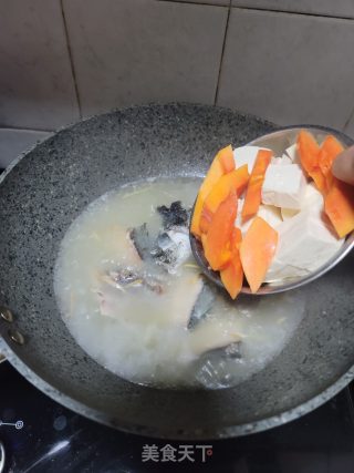 鱼骨木瓜豆腐汤的做法步骤：7