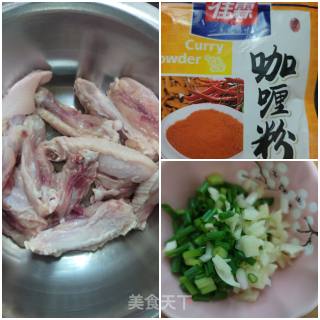 咖喱鸡翅的做法步骤：1