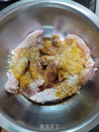 咖喱鸡翅的做法步骤：2