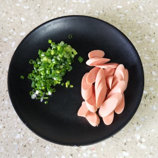 鸡蛋火腿煎饼的做法步骤：2