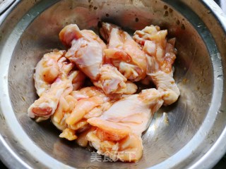 金黄脆香的炸鸡的做法步骤：2