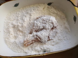 金黄脆香的炸鸡的做法步骤：4