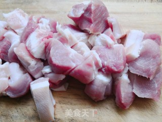 红烧肉炖蛋的做法步骤：1