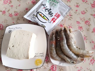 麻辣豆腐虾的做法步骤：1