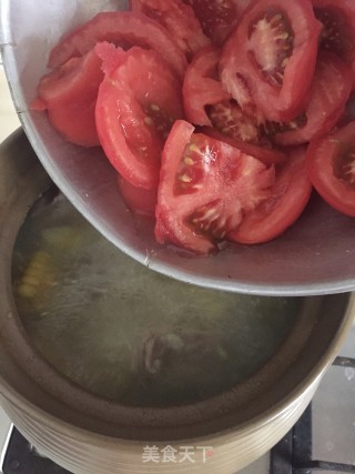 蕃茄玉米土豆扇骨汤的做法步骤：7