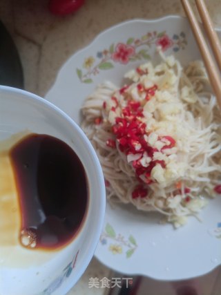 小米椒拌金针菇的做法步骤：4