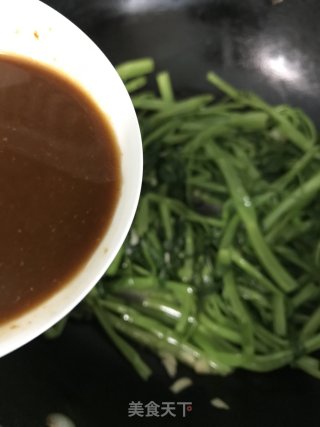 黄豆酱炒通菜的做法步骤：5