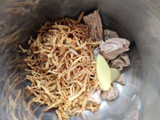 黄花菜排骨汤的做法步骤：5