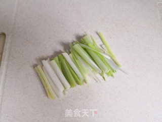 香香的葱油面的做法步骤：2