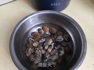 花蛤粉丝的做法步骤：2