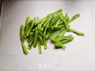 苦瓜木耳炒鸡蛋的做法步骤：3