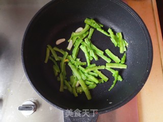 苦瓜木耳炒鸡蛋的做法步骤：7