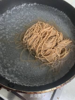 简易版速食冷面的做法步骤：5