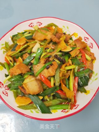 蒜苗炒五花肉的做法步骤：7