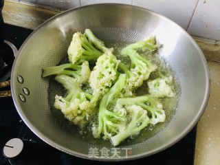 凉拌有机菜花的做法步骤：1