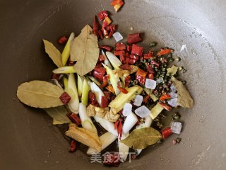 扁豆玉米土豆炖鸡块的做法步骤：2