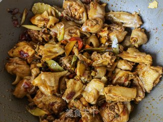 扁豆玉米土豆炖鸡块的做法步骤：9