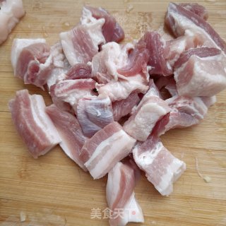 排骨花肉烧笋干的做法步骤：2