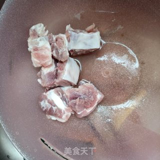 排骨花肉烧笋干的做法步骤：3