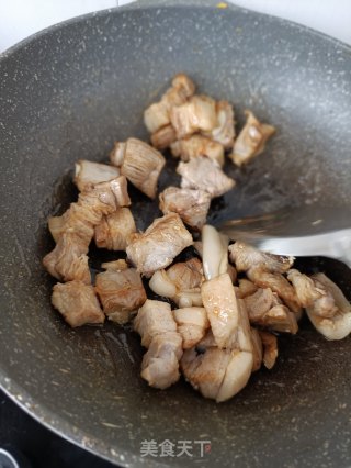 排骨花肉烧笋干的做法步骤：15