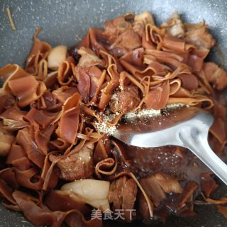 排骨花肉烧笋干的做法步骤：24