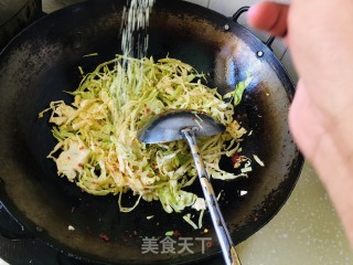 剁辣椒炒甘蓝的做法步骤：6