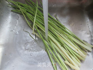鹅胗拌芹菜的做法步骤：2