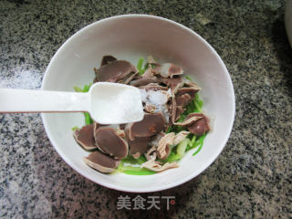 鹅胗拌芹菜的做法步骤：8