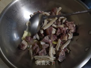牛杂萝卜锅的做法步骤：12