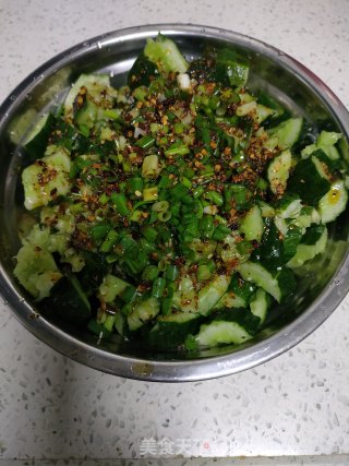 凉拌棒打黄瓜的做法步骤：2