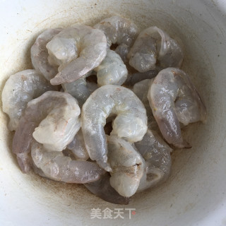 虾仁炒秋葵的做法步骤：1