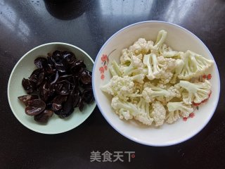 凉拌花菜的做法步骤：1