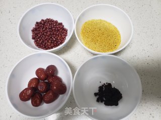 红豆小米粥的做法步骤：1
