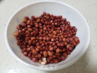 红豆小米粥的做法步骤：2