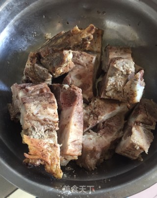 鲜贝烧骨粥的做法步骤：1