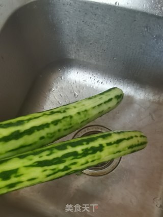 虾仁炒青瓜的做法步骤：1