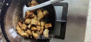 鹌鹑蛋红烧肉的做法步骤：5