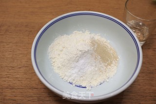 美味快手鸡蛋虾皮韭菜包子两吃的做法步骤：1