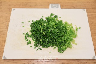 美味快手鸡蛋虾皮韭菜包子两吃的做法步骤：5