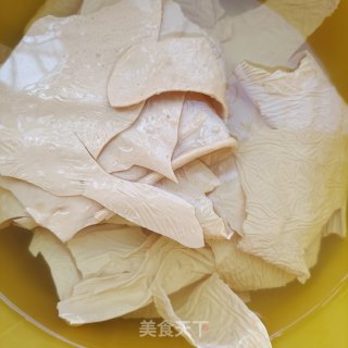 凉拌油豆皮的做法步骤：2